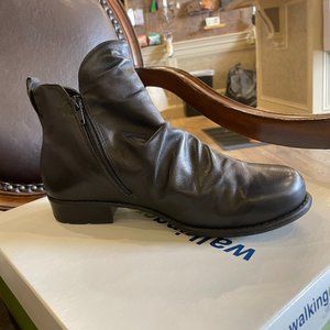 Lilith Walking Cradles